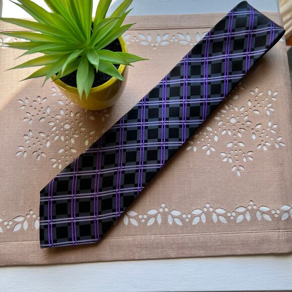 Croft & Barrow Men’s Purple and Black Geometric Print 100% Silk Necktie - Picture 1 of 15